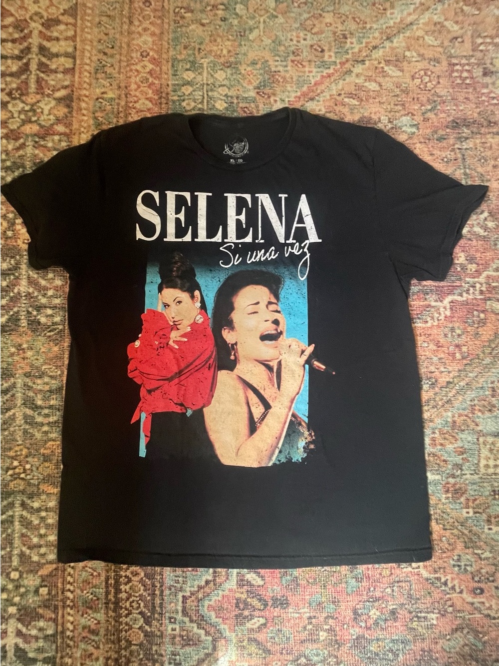 Selena 'Si Una Vez' Graphic Black Short Sleeve Tee